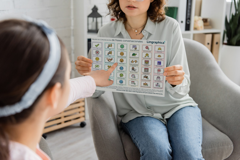 SLP using Spanish communication board